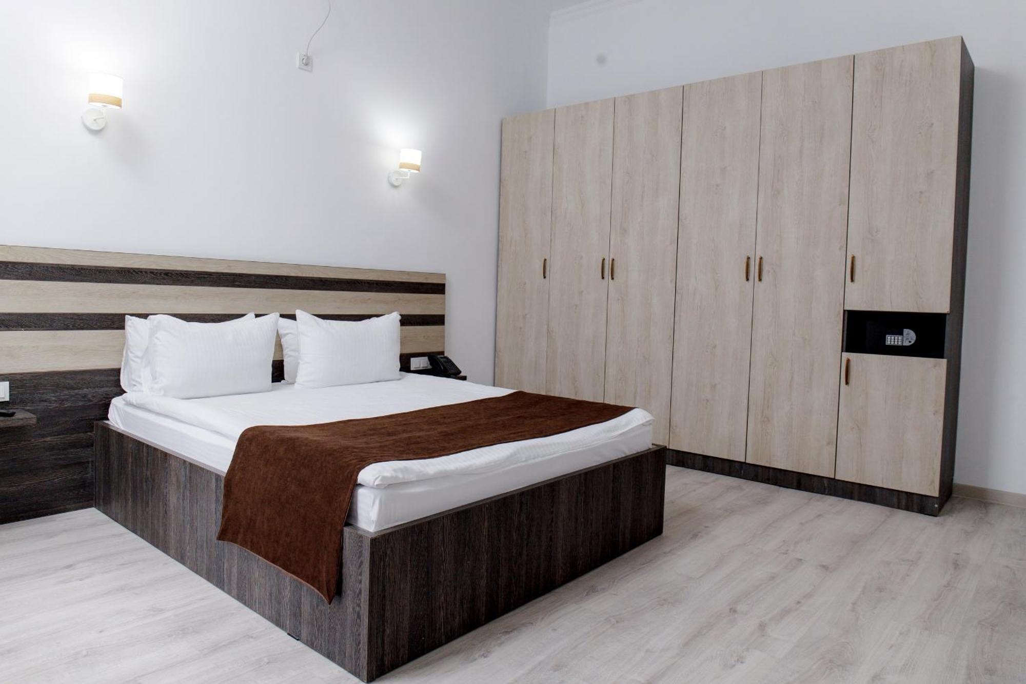 Infinity Plaza Hotel Atyraū 외부 사진